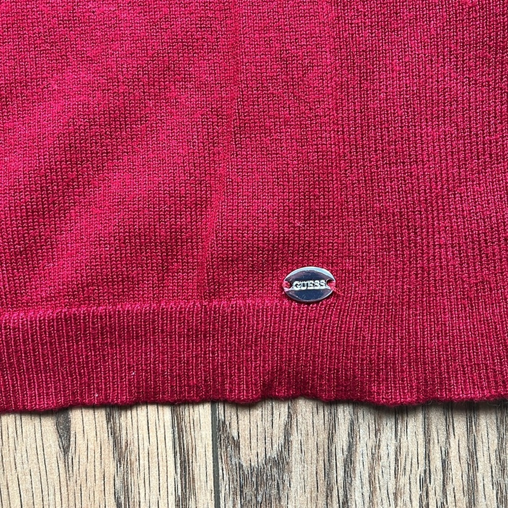 Guess v-neck 3/4 sleeve sweater size medium - Picture 2 of 6